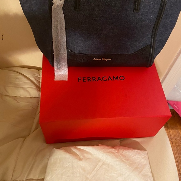 Luxury Handbag - Picture 12 of 13